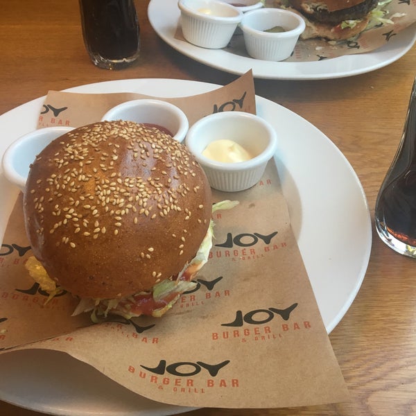 8/12/2018에 Enes Ö.님이 Joy Burger Bar &amp; Grill에서 찍은 사진