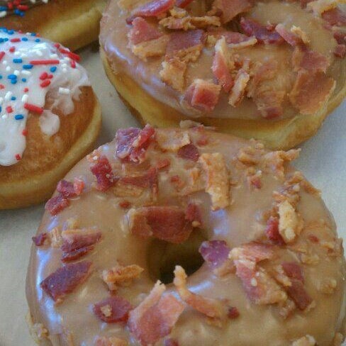 Foto diambil di Spudnuts Donuts oleh Cindy S. pada 7/15/2013