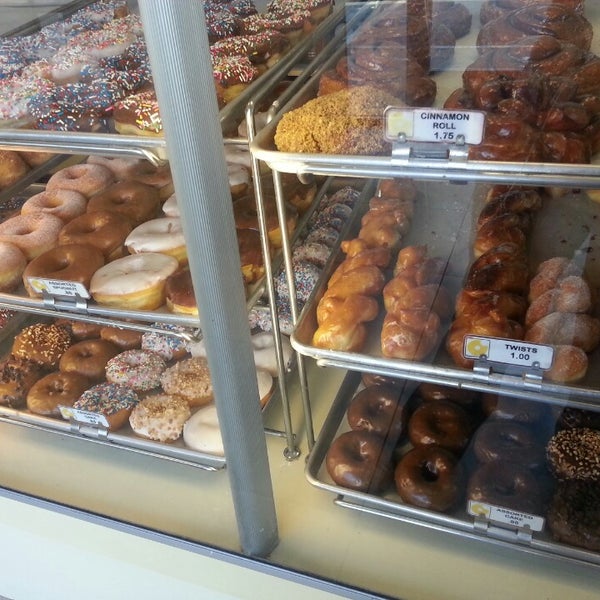 7/15/2013에 Cindy S.님이 Spudnuts Donuts에서 찍은 사진