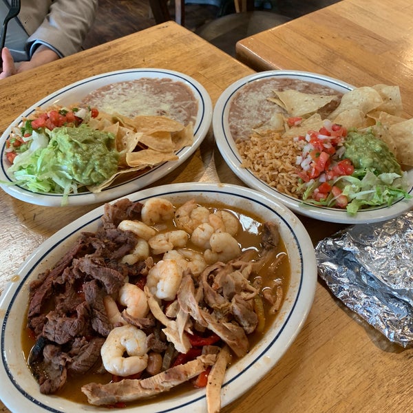 Let's taco 'bout La Taquiza for a bit.Taquiza is just one of those quintessential spots to drop by for a bite.Solid tacos for any time in the day!