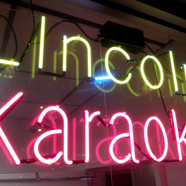 3/11/2013 tarihinde Steve R.ziyaretçi tarafından Lincoln Karaoke'de çekilen fotoğraf