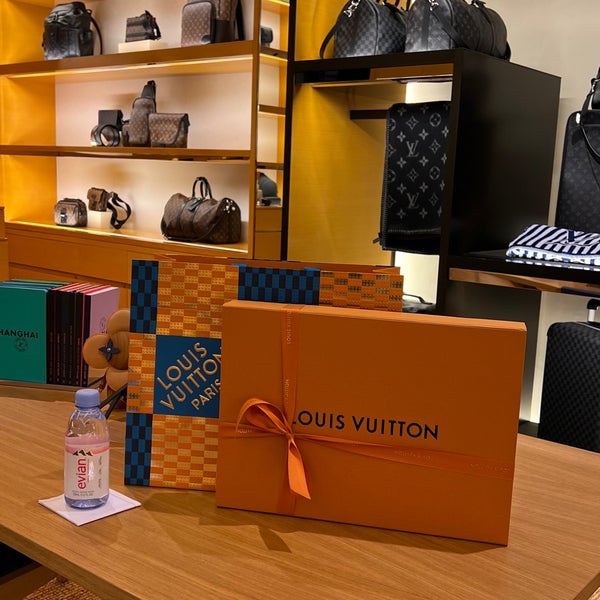 Shop Louis Vuitton Santa Monica by CITYMONOSHOP
