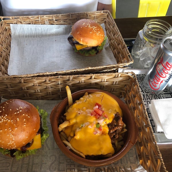 Photo taken at Shakeburger by Bt Y. on 8/2/2018