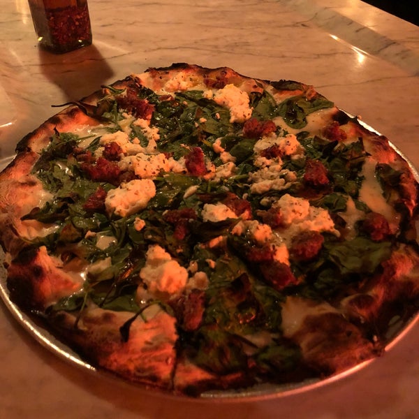 Photo prise au Ogliastro Pizza Bar par Will T. le3/9/2018