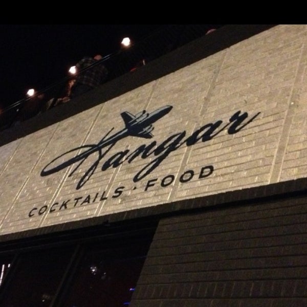 รูปภาพถ่ายที่ Hangar Lounge โดย Will T. เมื่อ 4/28/2013