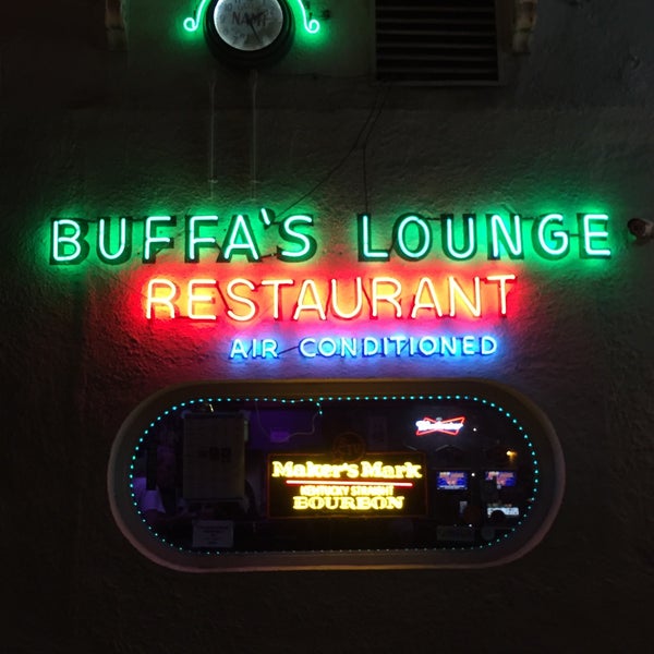 รูปภาพถ่ายที่ Buffa&#39;s Lounge โดย Will T. เมื่อ 8/15/2017