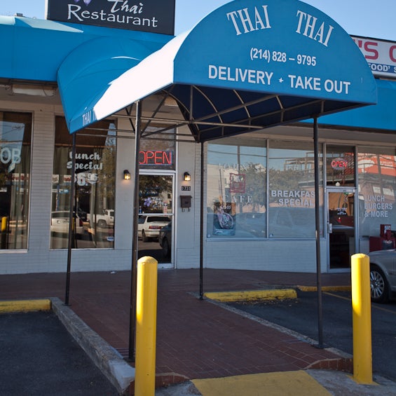 The blue awning beckons customers to enjoy not just classic Thai dishes like the popular tom yum soup and house specialties, it also calls diners to order pan-Asian delights.
