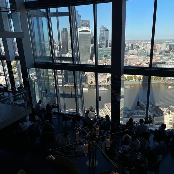 Photo taken at Oblix at The Shard by Albaraa on 10/18/2022