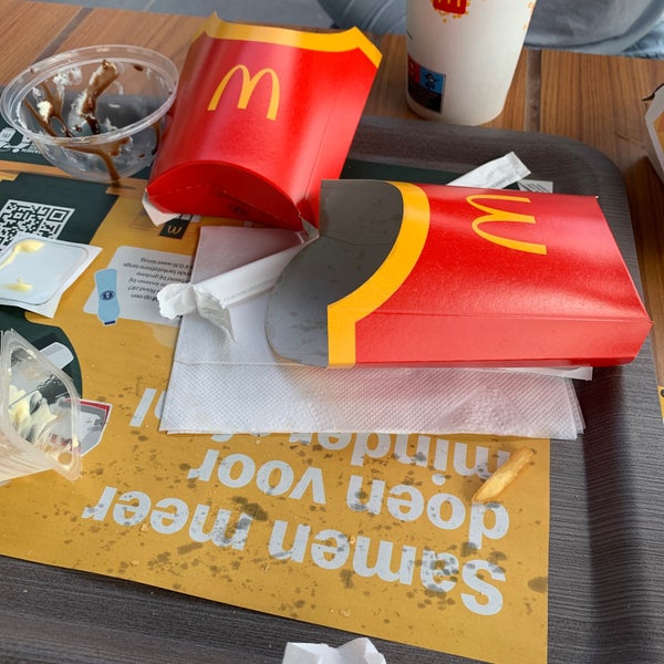 รูปภาพถ่ายที่ McDonald&#39;s โดย iSnowwhite เมื่อ 7/19/2021