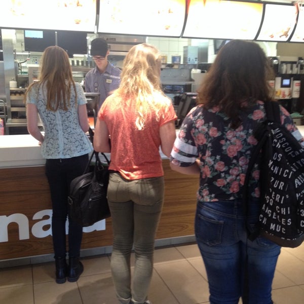 Das Foto wurde bei McDonald&#39;s von iSnowwhite am 6/24/2014 aufgenommen