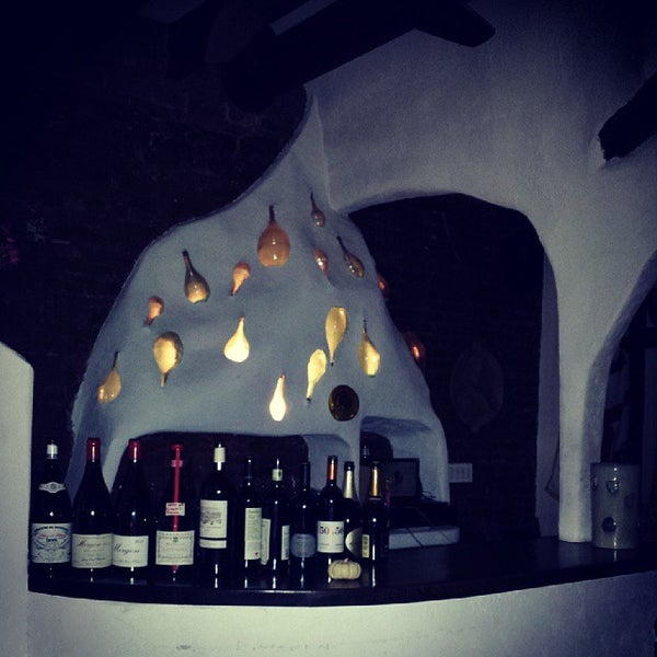 Foto tirada no(a) D.O.C. Wine Bar por Marija P. em 10/21/2013