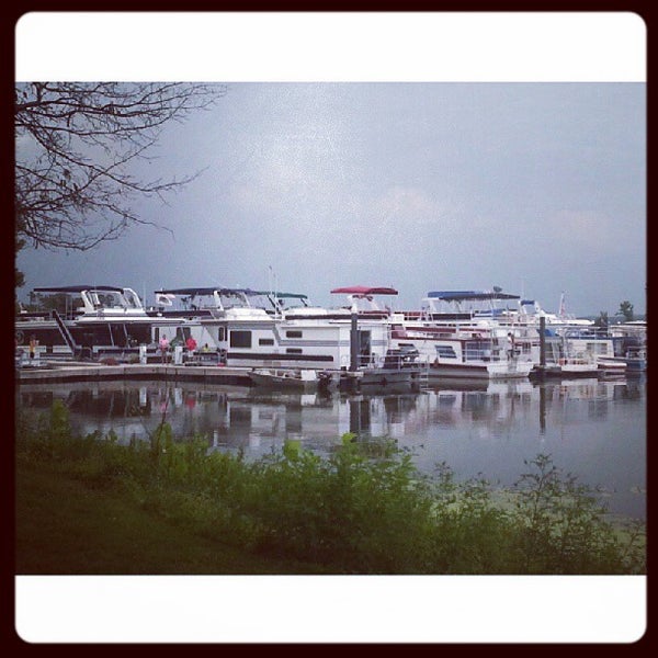 Crab Orchard Marina Harbor or Marina