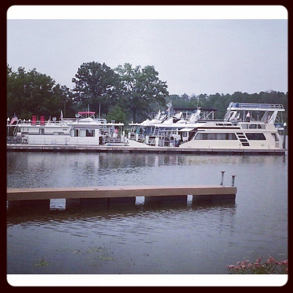 Crab Orchard Marina Harbor or Marina