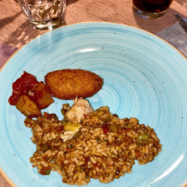 Das Foto wurde bei Maná 75 - paella restaurant Barcelona von Abdullah am 7/6/2022 aufgenommen