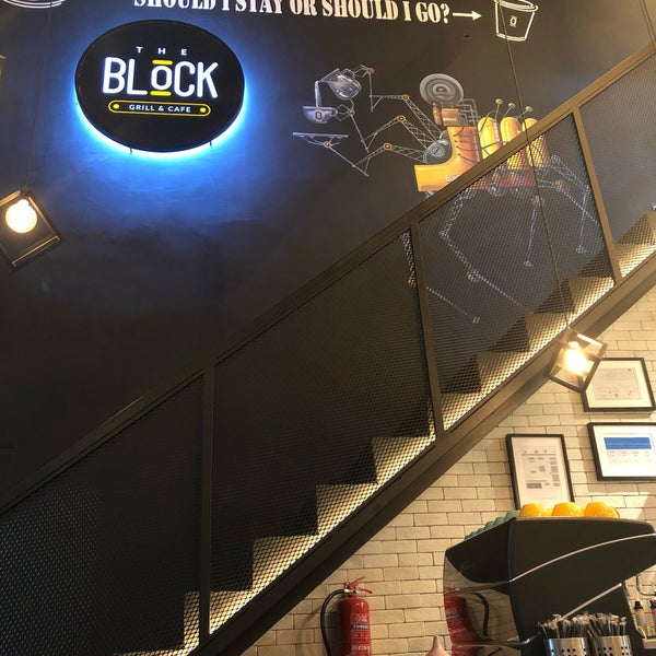 Foto scattata a The Block Grill &amp; Cafe da ABDULLAH il 7/13/2019