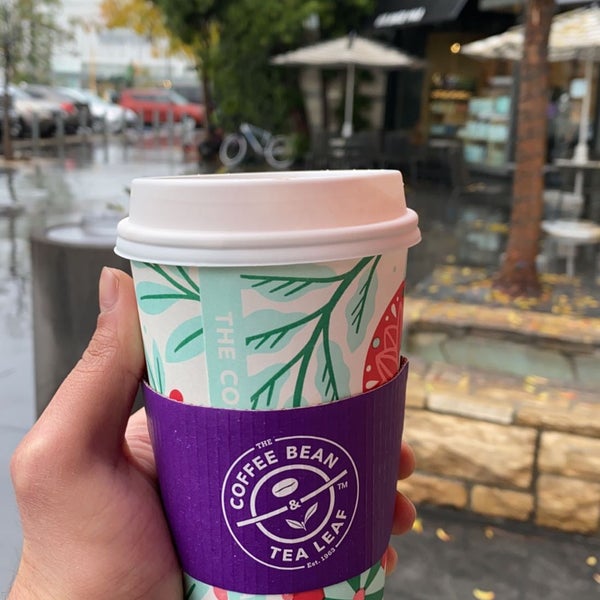Photo taken at The Coffee Bean &amp; Tea Leaf by F.5 on 12/30/2021