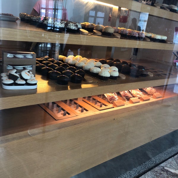 Photo taken at Sprinkles New York - Brookfield Place by Adnaloy L. on 7/24/2018