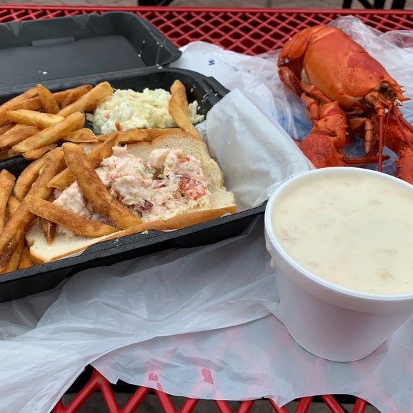 รูปภาพถ่ายที่ Bar Harbor Seafood โดย Dan B. เมื่อ 2/5/2019