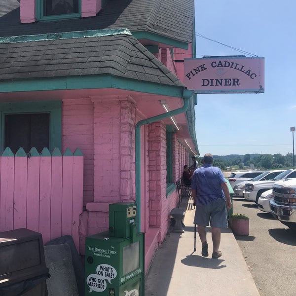 รูปภาพถ่ายที่ The Pink Cadillac Diner โดย Peggy C. เมื่อ 6/15/2019