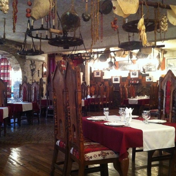 Foto tirada no(a) Old Erivan Restaurant Complex por Alex K. em 4/16/2013
