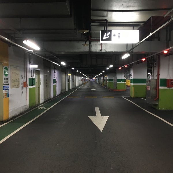 Photos At 市民大道停車場 塔城段 Datong Qu 9 Visitors
