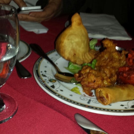 Das Foto wurde bei Little India Restaurant von Bethany B. am 3/10/2014 aufgenommen