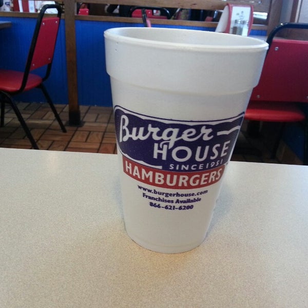 Das Foto wurde bei Burger House von Nancy B. am 5/5/2013 aufgenommen
