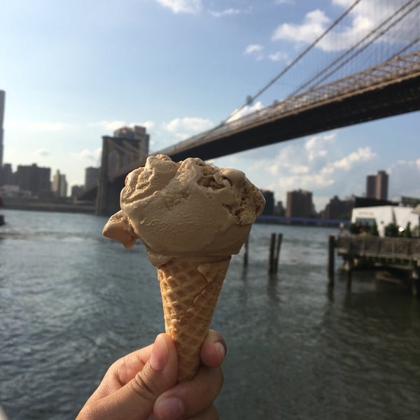 Снимок сделан в Brooklyn Ice Cream Factory пользователем Alice C. 7/28/2018