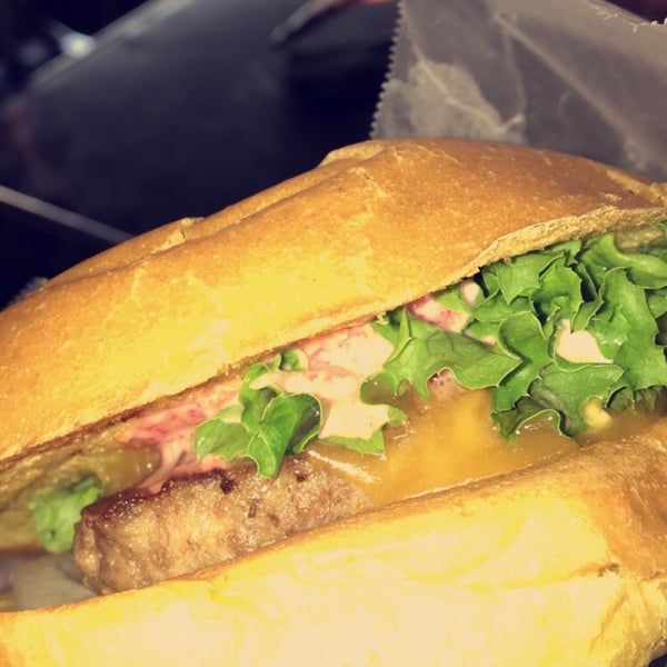 Foto tomada en Burger Box  por salman el 9/8/2018