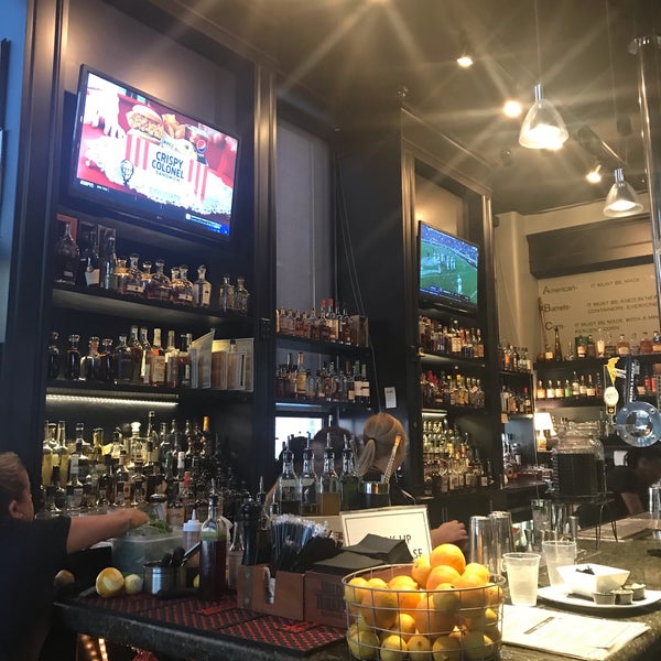 Foto tirada no(a) Sidebar at Whiskey Row por Sharon J. em 10/20/2018