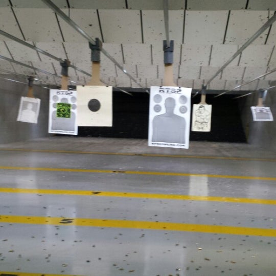Das Foto wurde bei RTSP Shooting Range von Cybelle T. am 3/29/2014 aufgenommen