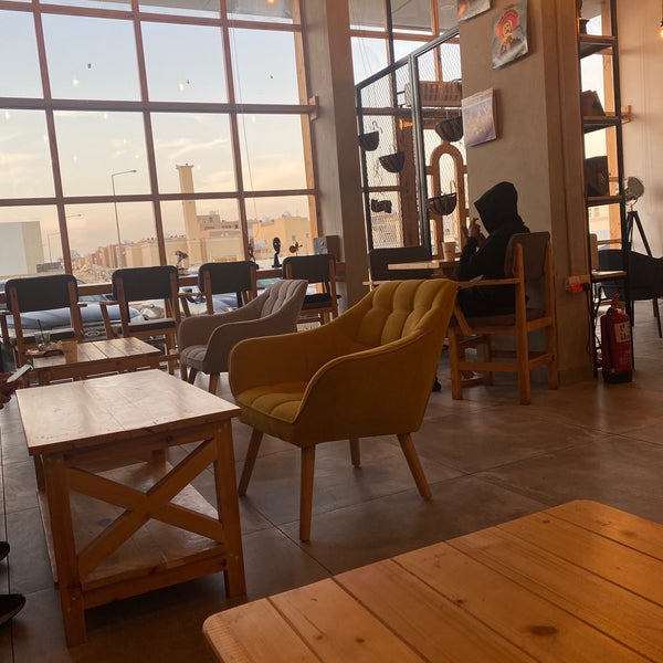 Photo taken at Tones Coffee by Abdulaziz 🌕 on 12/11/2021