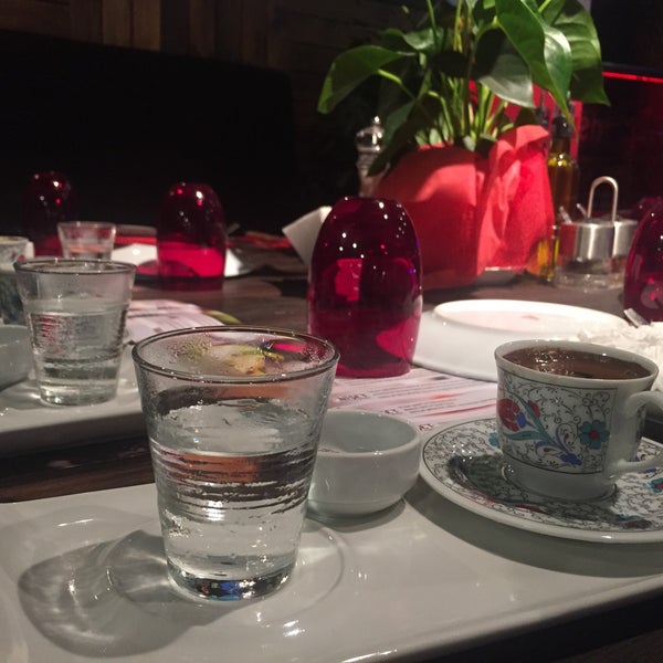 Das Foto wurde bei Nişet Steakhouse &amp; Lounge von Mehmet Akif A. am 9/3/2015 aufgenommen