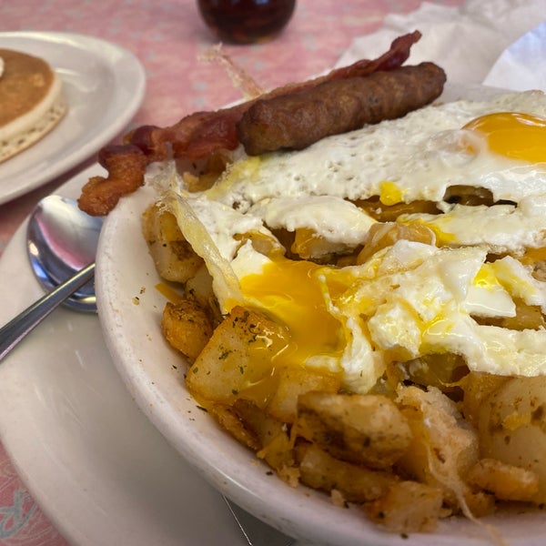 Das Foto wurde bei Rosie&#39;s Diner von Mary N. am 4/7/2024 aufgenommen