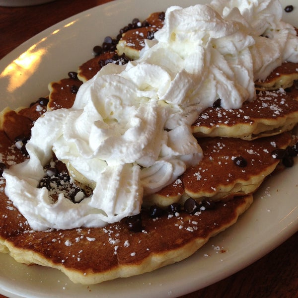 Photo taken at Golden Apple Grill &amp; Breakfast House by Rhiannon Z. on 4/22/2013