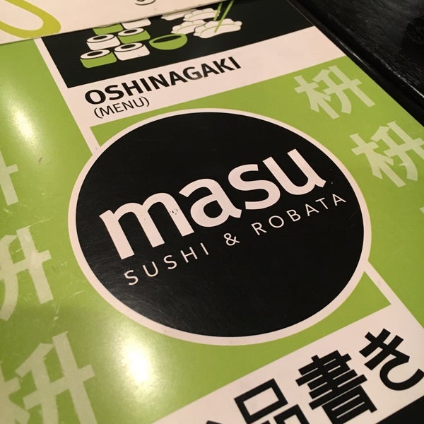 รูปภาพถ่ายที่ Masu Sushi &amp; Robata โดย Wendy A. เมื่อ 6/22/2016