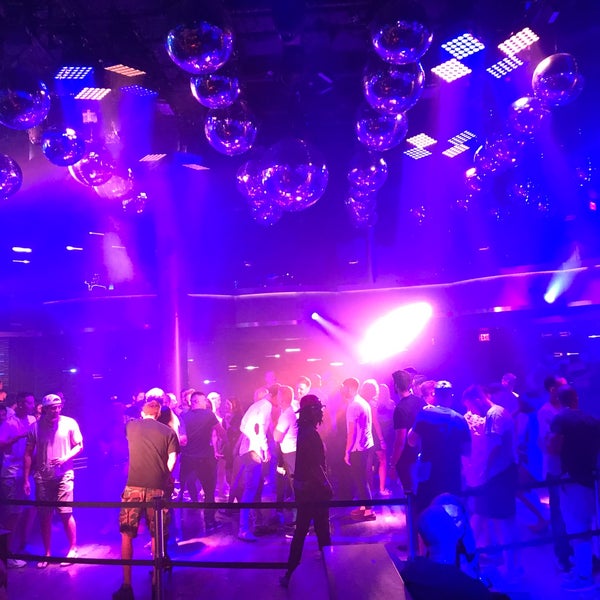 Das Foto wurde bei Omnia Nightclub von B am 8/10/2018 aufgenommen