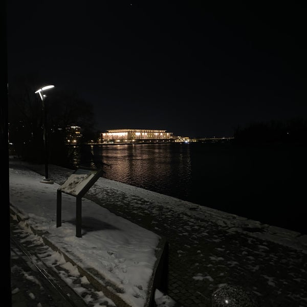 Foto diambil di Georgetown Waterfront Park oleh NMR pada 1/17/2024