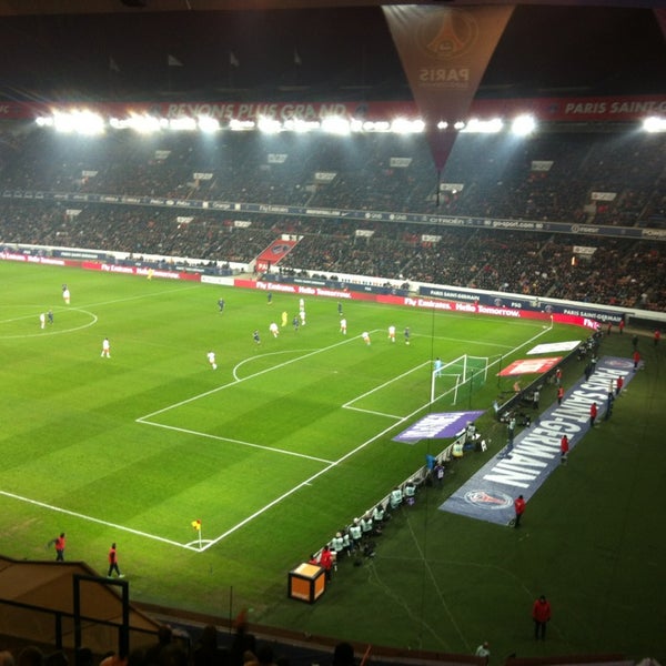 次での写真 Parc Des Princes Auteuilのサッカースタジアム