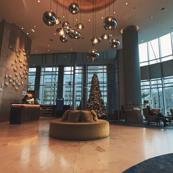 Photo taken at Rotterdam Marriott Hotel by Mu🦉 on 11/27/2023
