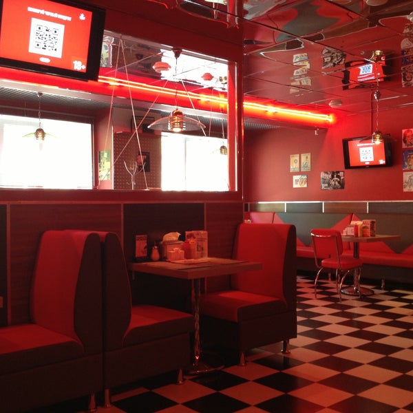 Das Foto wurde bei Diner &amp; Burger Bar von Юра Л. am 5/16/2013 aufgenommen