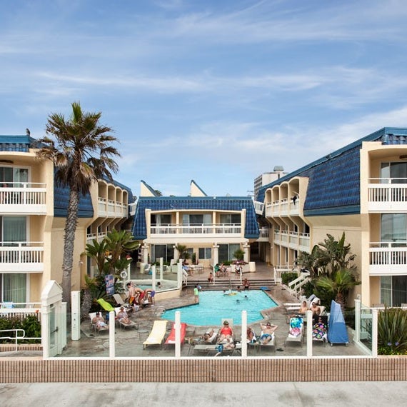 Das Foto wurde bei Blue Sea Beach Hotel von Blue Sea Beach Hotel am 7/8/2013 aufgenommen