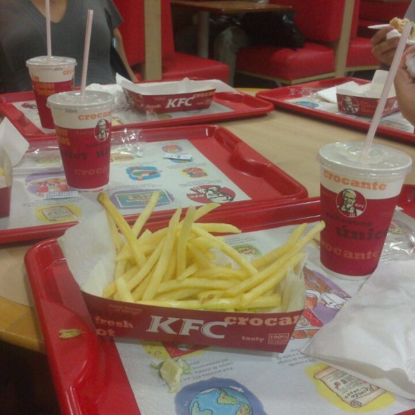 Foto scattata a KFC da Kaio #. il 3/22/2013