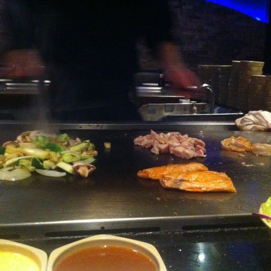 12/10/2012 tarihinde Nyu N.ziyaretçi tarafından Nishiki Hibachi &amp; Sushi Restaurant'de çekilen fotoğraf