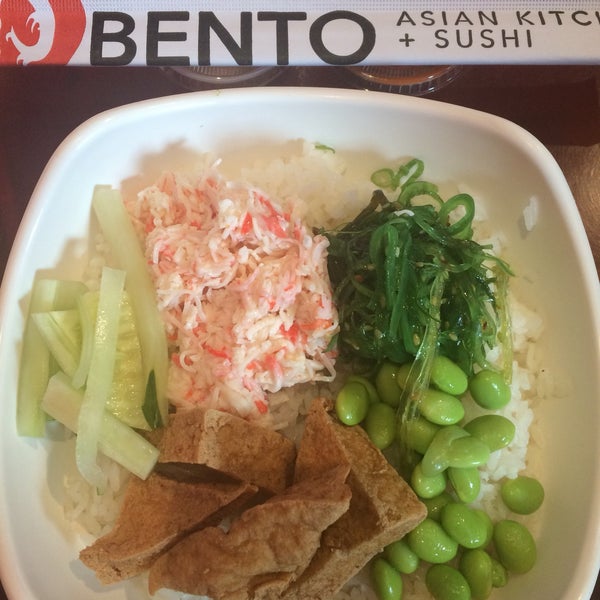 Снимок сделан в Bento Asian Kitchen &amp; Sushi пользователем Shinnie 5/12/2017