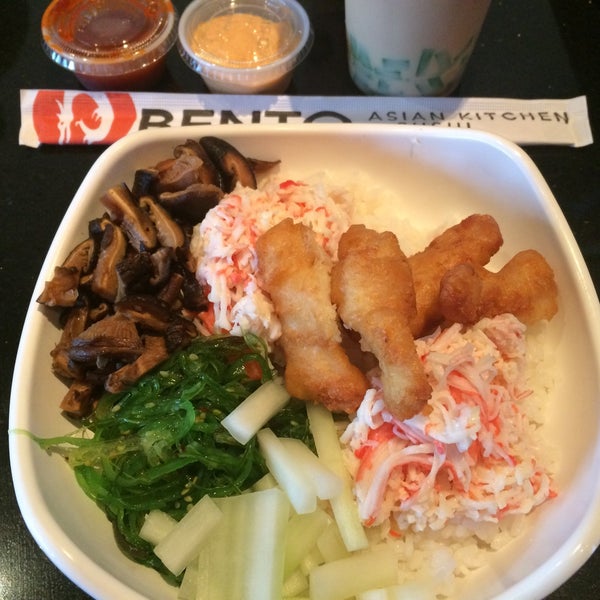 Foto scattata a Bento Asian Kitchen &amp; Sushi da Shinnie il 8/5/2017