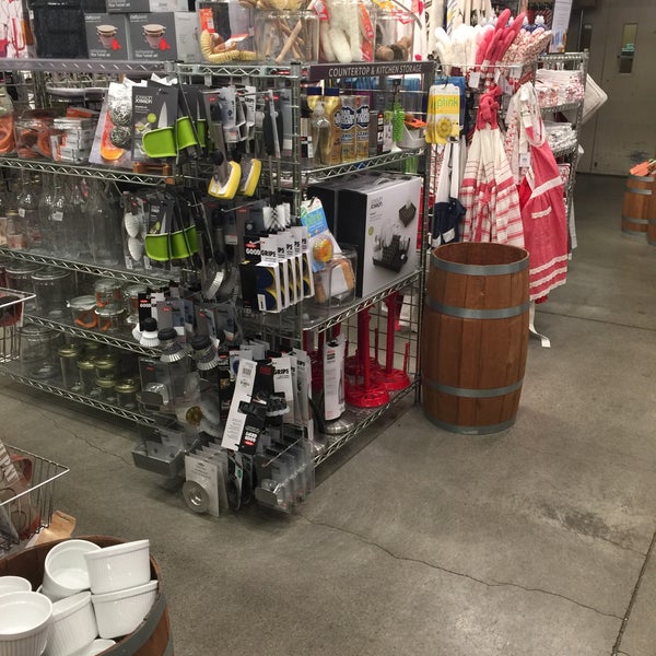 Sur La Table Kitchen Supply Store in Roseville