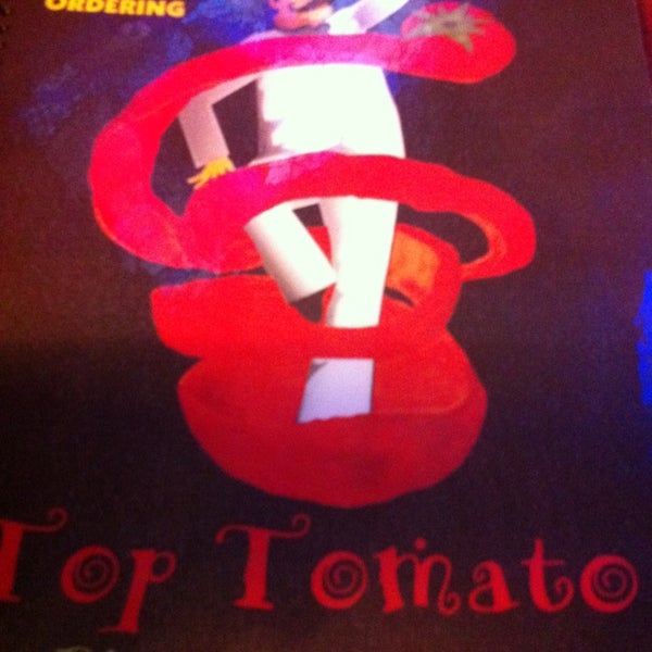 Foto tomada en Top Tomato Bar &amp; Pizza  por Diana W. el 3/8/2013
