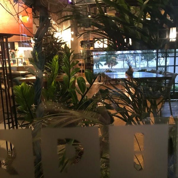 Foto tomada en Kirpi Cafe &amp; Restaurant  por Sibel A. el 6/16/2018