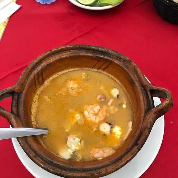 Das Foto wurde bei Restaurante Hnos. Hidalgo Carrion von Juan carlos B. am 7/11/2017 aufgenommen